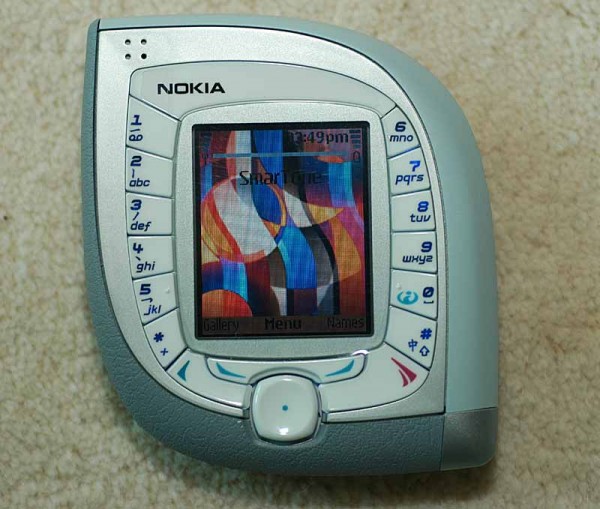 Nokia 7600 front