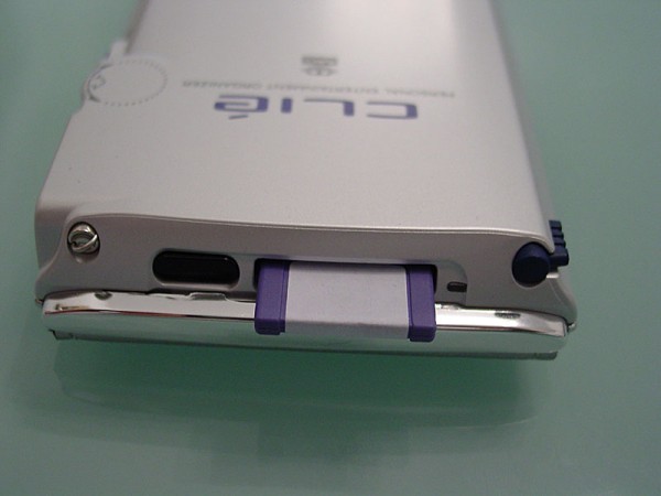 Sony CLIE 760C memory stick slot