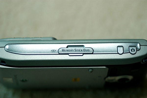 Sony P900 MS slot