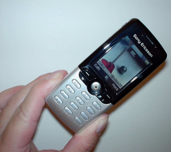 Sony Ericsson T610 view 3