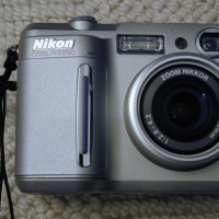Nikon 880